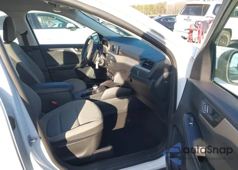 2022 Ford Escape S z USA, uszkodzony, nr VIN 1FMCU0F6XNUB53803